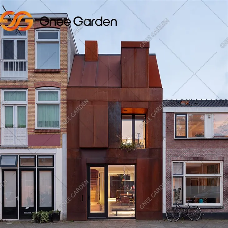 Panneaux métalliques perforés en acier altéré